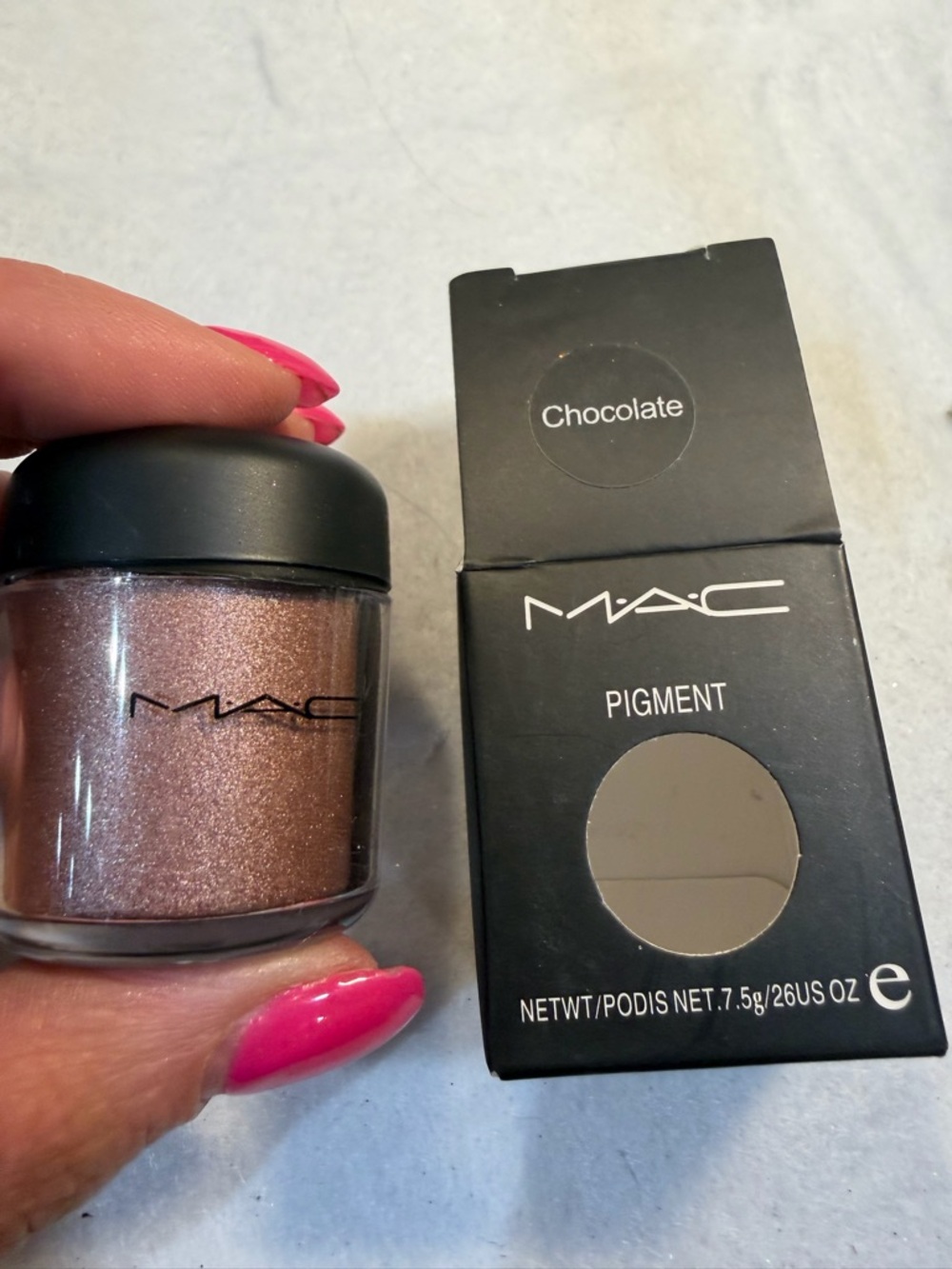 MAC Cosmetics Pigment in Chocolate - Shimmery Brown Eyeshadow Pigment